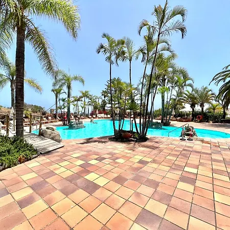 Apto. Con Gran Terraza Con Vista Al Mar Y Piscina